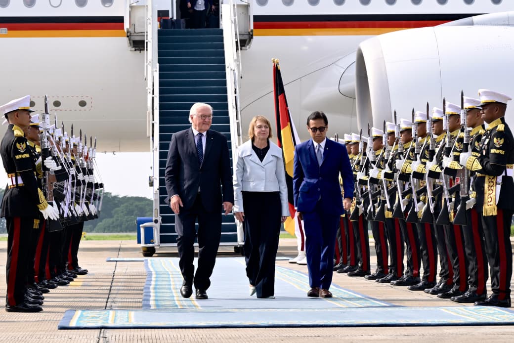 Presiden Republik Federal Jerman Frank-Walter Steinmeier tiba di Indonesia disambung Menkes Budi Gunadi. (BeritaNasional/Setpres)