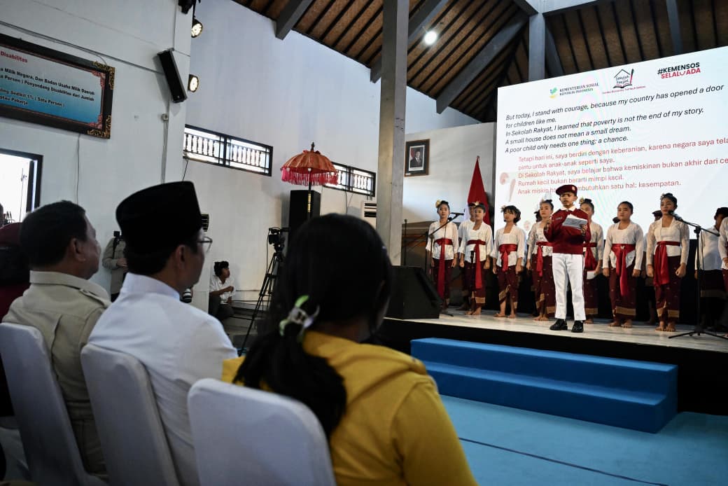 Presiden Prabowo dalam kunjungan ke Sekolah Rakyat Menengah Pertama (SRMP) 17 Tabanan, Bali, Minggu (7/6/2026). (Foto/Setpres)