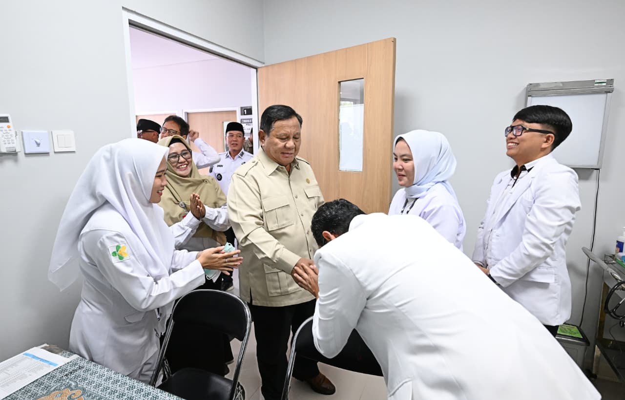 Prabowo Resmikan RSUD K.H. Muhammad Thohir Krui, Minta Pelayanan Kesehatan Maksimal. (Foto/BPMI)