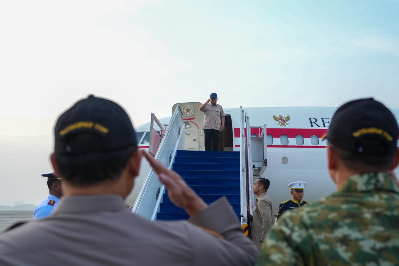 Presiden Prabowo Subianto saat tiba di Gorontalo. (BeritaNasional/Setpres)