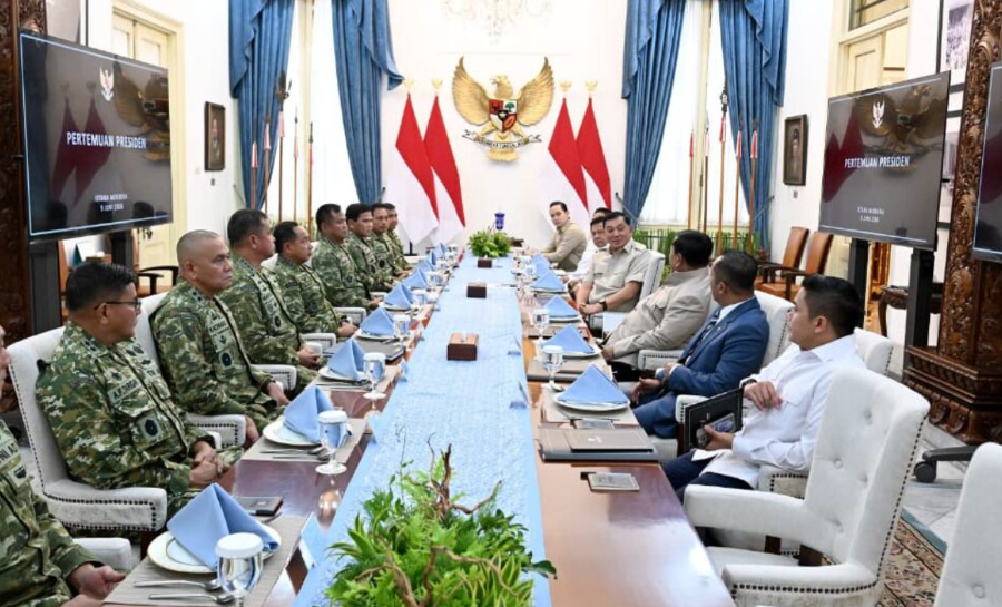 Presiden Prabowo Subianto menerima pimpinan TNI di Istana Merdeka, Jakarta, Selasa (9/6/2026). Foto: BPMI Setpres/Muchlis Jr.
