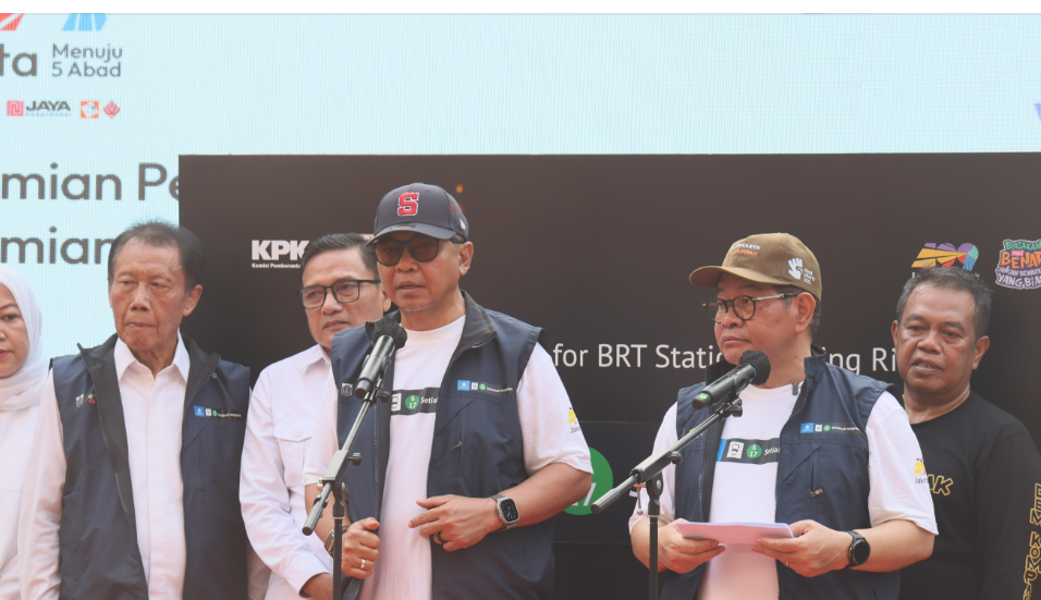 Gubernur DKI Jakarta Pramono Anung resmikan nama baru halte Setiapbudi Jakarta Selatan. (BeritaNasional/Panji)