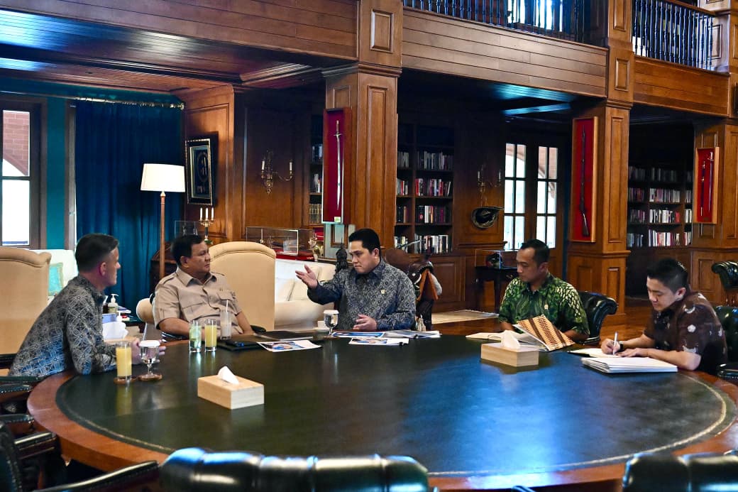 Presiden menerima Menteri Pemuda dan Olahraga (Menpora) Erick Thohir bersama pelatih Timnas Indonesia John Herdman. (Foto/BPMI)