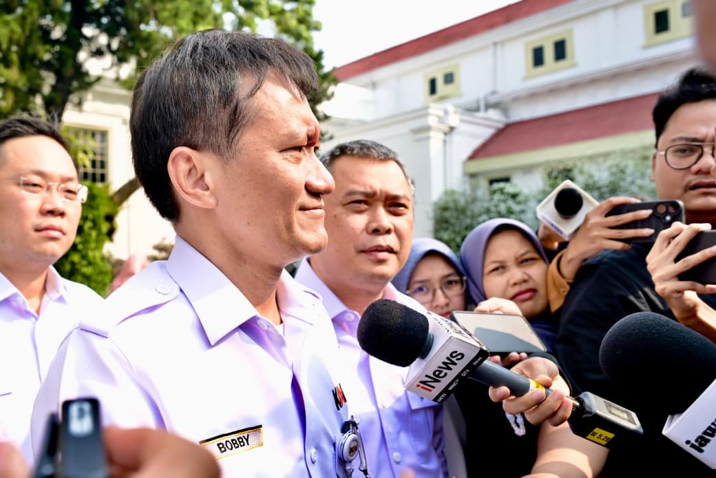 Menhub Dudy Purwagandhi (kanan) dan Dirut PT KAI Bobby Rasyidi di Istana Kepresidenan Jakarta, Kamis (11/6/2026). (Foto/BPMI)