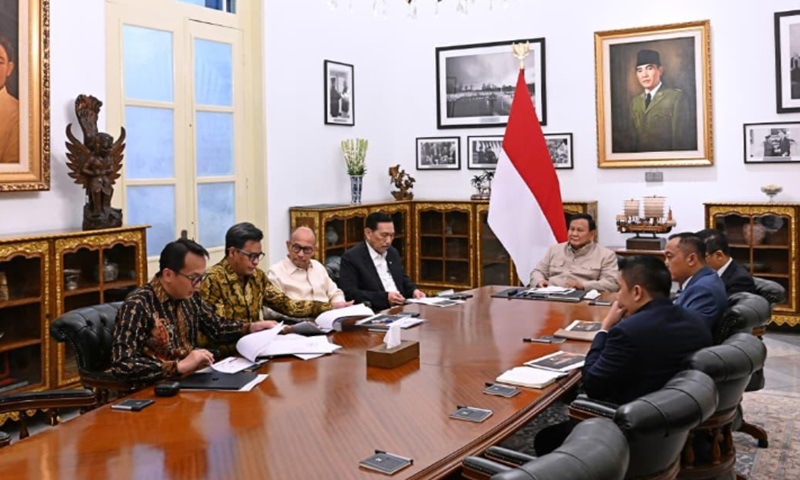 Presiden Prabowo terima laporan Program Bedah Rumah (Foto/Setpres)