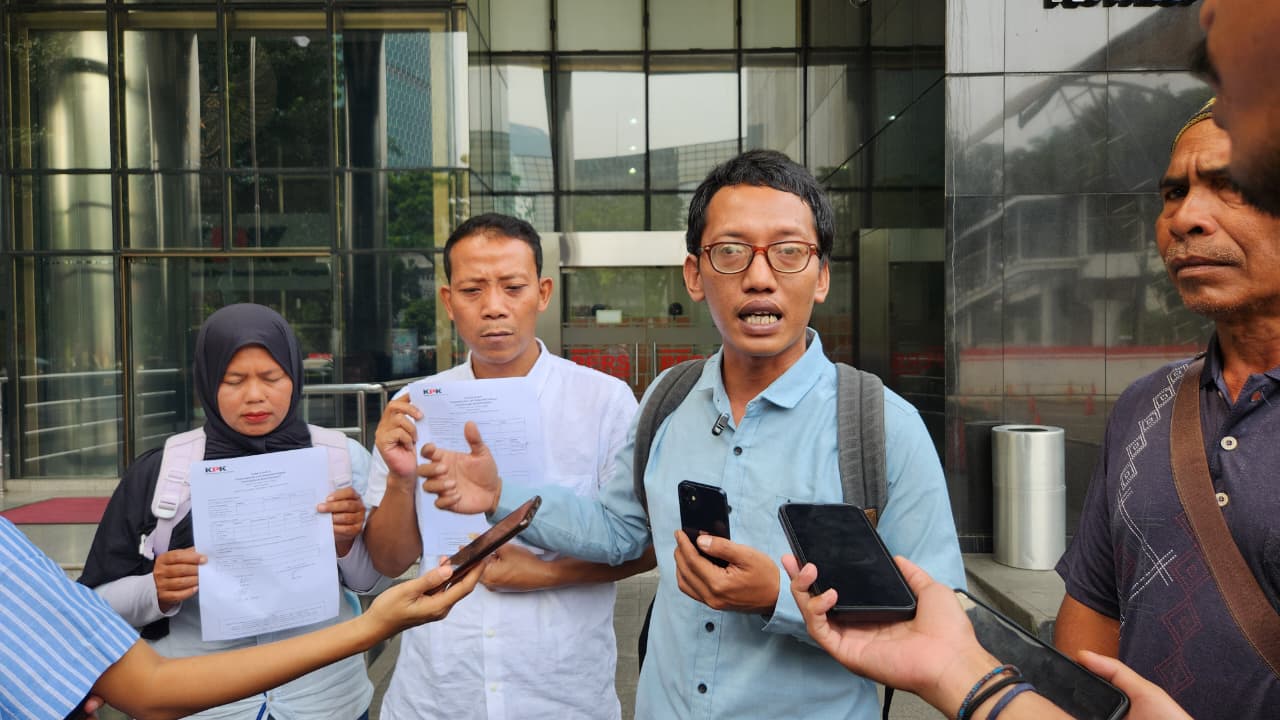 Perwakilan LSBH NTB Badaruddin melapor dugaan korupsi proyek di Mandalika NTB. (BeritaNasional/Panji)