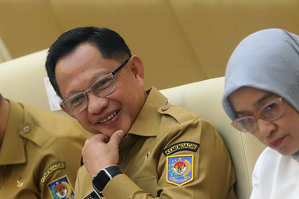 Komisi II DPR menggelar Rapat Kerja dengan Menteri Dalam Negeri (Mendagri) Tito Karnavian, MenPAN-RB Rini Widyantini dan para Gubernur. (BeritaNasional/Elvis Sendouw)