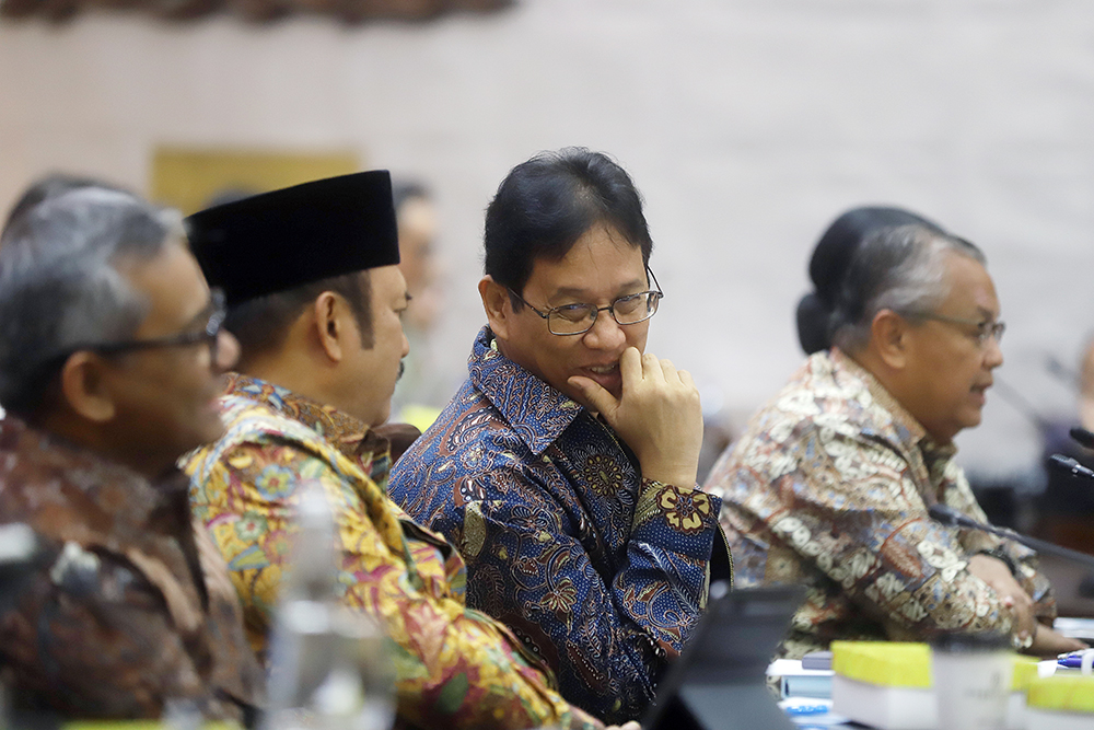 Rapat kerja komisi XI bersama Menkeu, Menteri PPN/Kepala Bappenas, OJK dan BI. (BeritaNasional/Elvis Sendouw)
