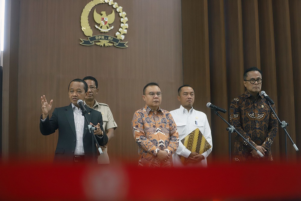 Rapat koordinasi bersama jajaran pemerintah di Kompleks Parlemen, Senayan, Jakarta, Senin (8/6/2026). (BeritaNasional/Elvis)