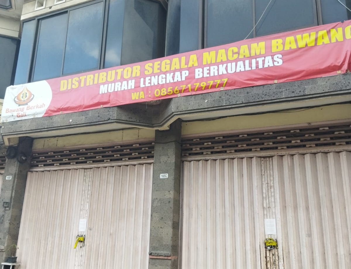 Toko CV Berkah Bawang Bali disegel polisi. (Foto/Ist)