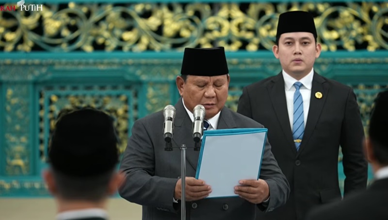Presiden Prabowo lantik Said Iqbal (Foto/Youtube Setpres)