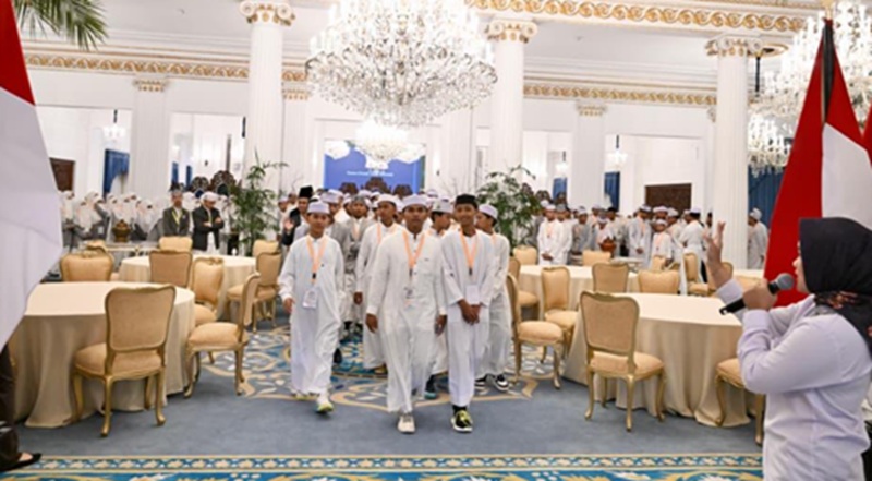 Santri Pondok Pesantren Qurrotu Nafsin kunjungi Istana (Foto/Setpres)