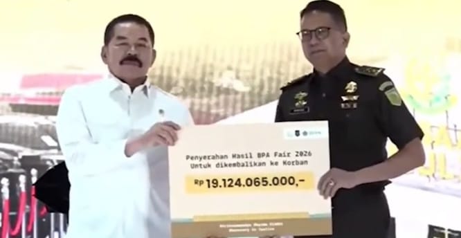 Penyerahan pemulihan aset kepada Jaksa Agung Sanitiar Burhanuddin. (BeritaNasional/tangkapan layar)