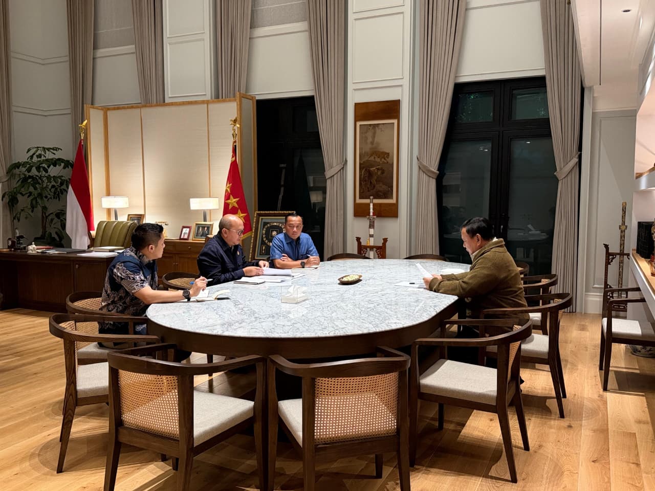Pertemuan Presiden Prabowo Subianto dengan Menteri Investasi dan Hilirisasi/Kepala Badan Pengelola Investasi (BPI) Danantara, Rosan Roeslani di Jakarta. (BeritaNasional/istimewa)