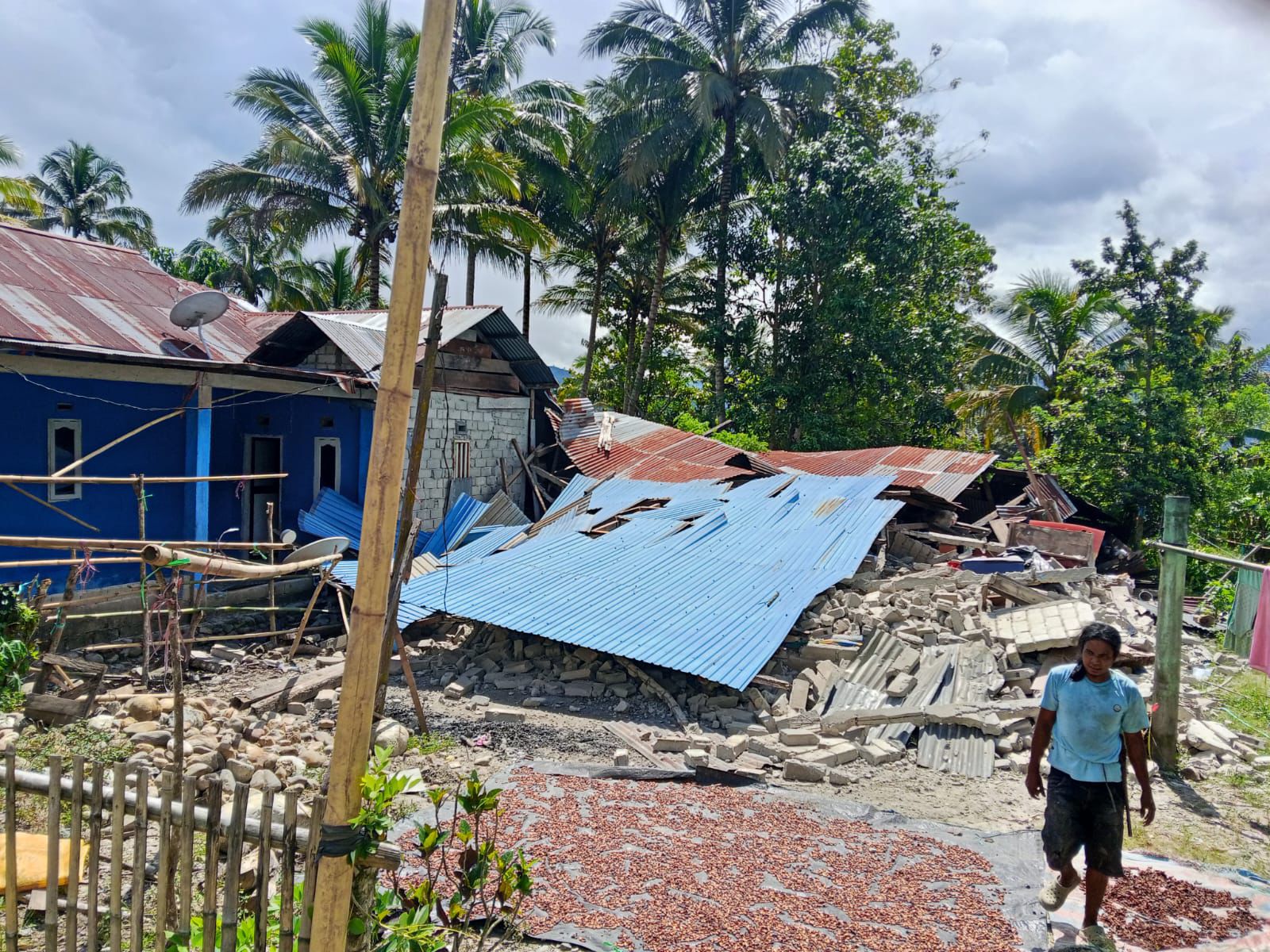 Rumah dan warga terdampak gempa bumi di Sulteng. (Foto/BNPB)