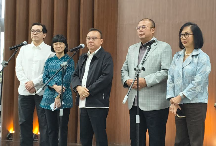 Wakil Ketua DPR Sufmi Dasco Ahmad bersama perwakilan Go To,Grab. (BeritaNasional/Ahda)