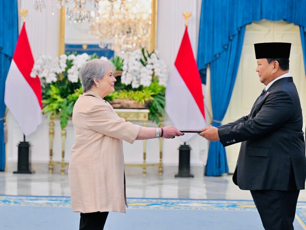 Presiden Prabowo Subianto (tengah) saat menerima Dubes negara sahabat. (Foto/BPMI)
