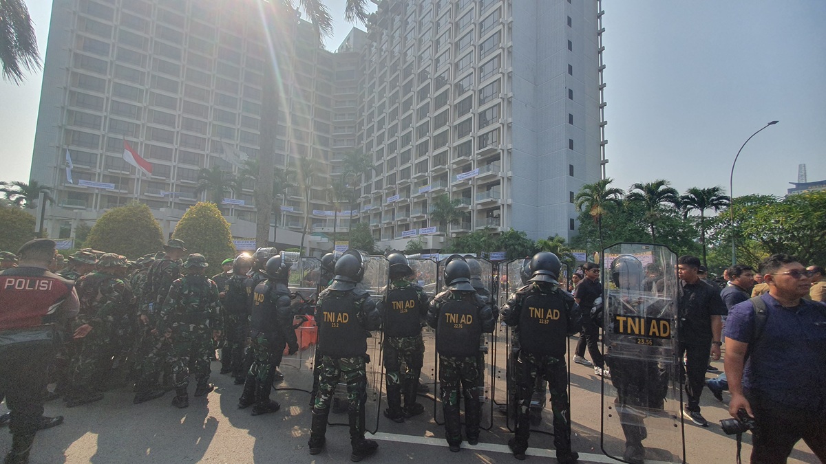 Usai Penetapan Eksekusi Hotel Sultan, Personel TNI-Polri Disiagakan. (BeritaNasional/Bachtiar)