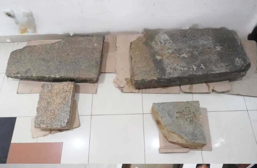 Artefak Batu nisan Tionghoa di Tanjung Duren Selatan, Kecamatan Grogol Petamburan. (Foto/IG: sudinkebudayaanjakbar)