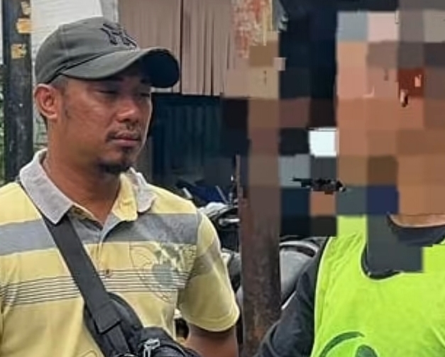 Tukang cat duco yang diduga memalak pekerja billboard di Salemba, Senen, Jakpus. (BeritaNasional/IG Jakpus Info)