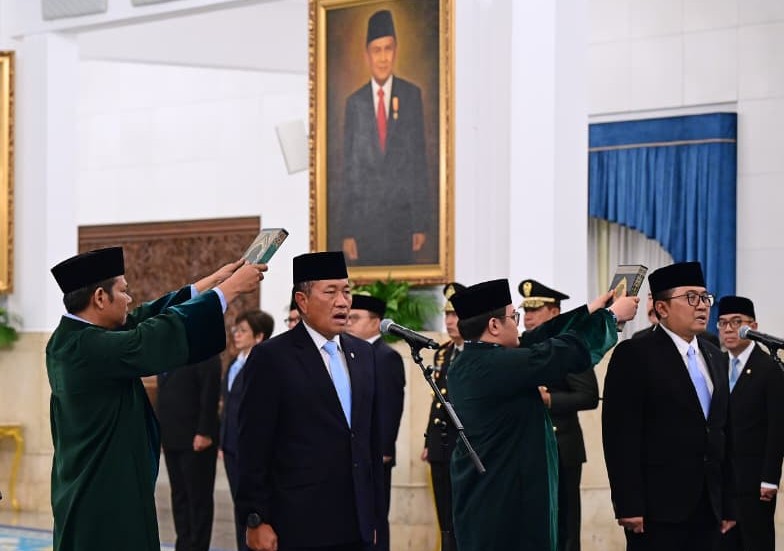 Presiden Prabowo melantik Donny Ermawan sebagai Gubernur URI, dan Yos Sunitiyoso sebagai Wakil Gubernur URI di Istana Negara, Jakarta, Rabu (22/7/2026). (BeritaNasional/BPMI Setpres)