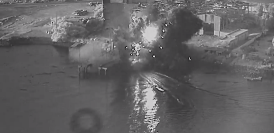 Serangan udara yang dilancarkan Amerika Serikat di wilayah teritorial Iran. (Foto/X CENTCOM)
