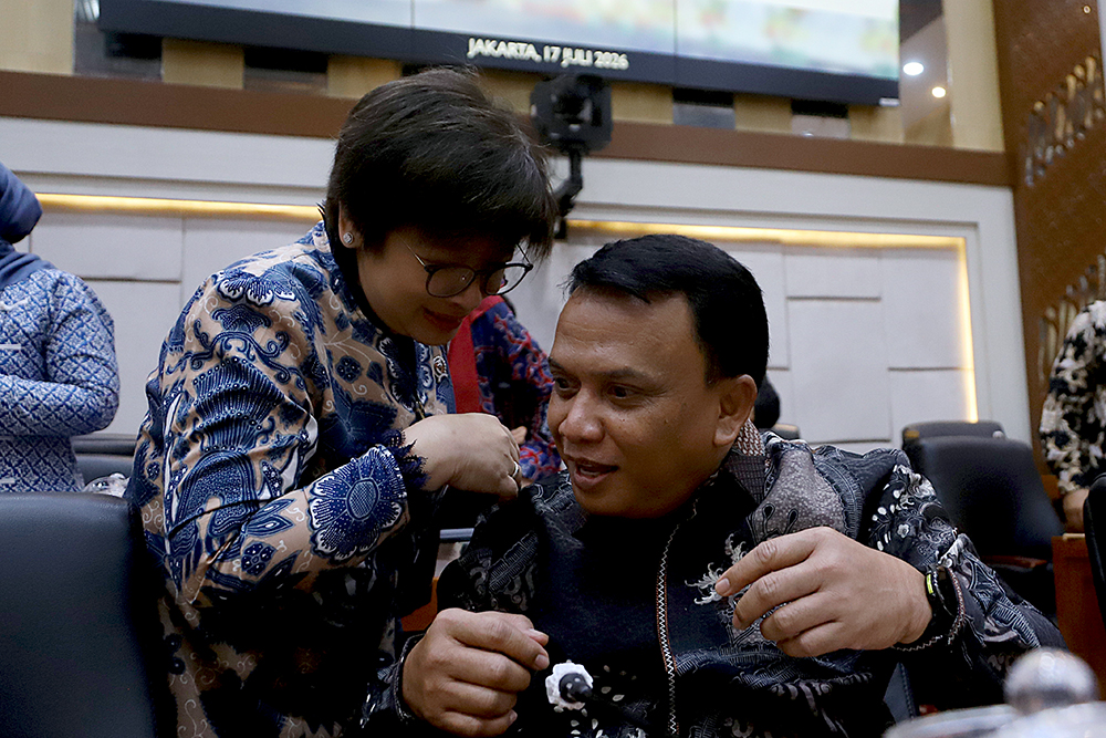 Wakil Kepala Badan Gizi Nasional (BGN) Agustina Arumsari (kedua kiri) dan Trenggono (kiri) dan jajaran, mensgikuti Rapat Dengar Pendapat (RDP) dengan Komisi IX DPR. (BeritaNasional/Elvis Sendouw)