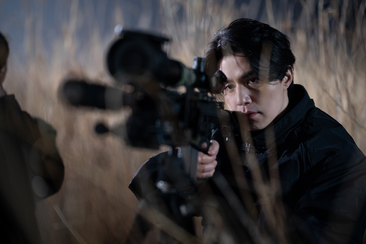 Lee Dong Wook sebagai Jeong Jin Man dalam A Shop for Killers 2. (BeritaNasional/IG Disneyplus ID)