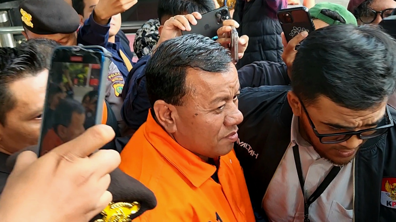 Bupati Kuansing Suhardiman Amby ditetapkan tersangka oleh KPK, Rabu (1/7/2026). (BeritaNasional/Panji)