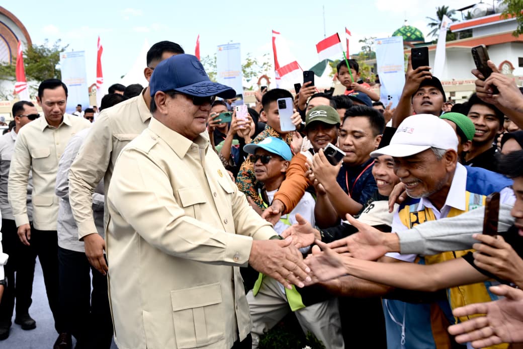 Presiden Prabowo Subianto disambut masyarakat NTB. (BeritaNasional/Setpres)