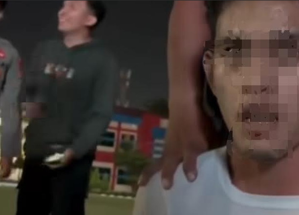Pria yang nekat menerobos Polda Sumsel saat diamankan. (BeritaNasional/Bahctiarudin)
