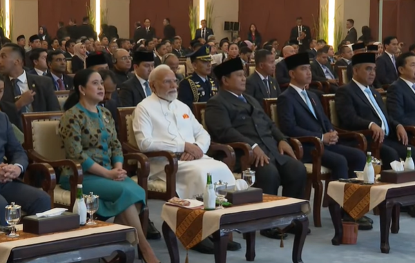 Ketua DPR RI Puan Maharani duduk berdampingan dengan PM Narendra Modi. (BeritaNasional/YT Narendra Modi)