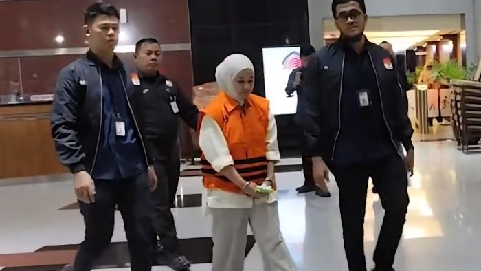 Direktur PT MSA Fika Nur Alawi (rompi oranye) ditahan KPK. (Foto/ist)