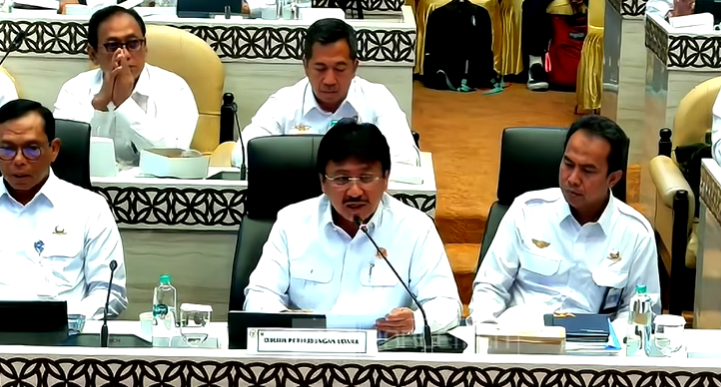 Dirjen Perhubungan Udara Kemenhub Lukman F. Laisa di RDP Komisi V DPR RI, Kompleks Parlemen Senayan, Jakarta, Kamis (16/7/2026). (BeritaNasional/YT DPR)