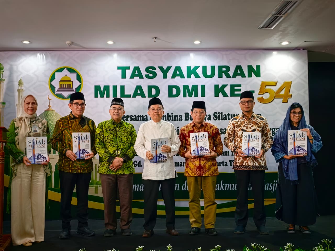 Ketua Umum Dewan Masjid Indonesia (DMI) Jusuf Kalla (tengah). (BeritaNasional/istimewa)