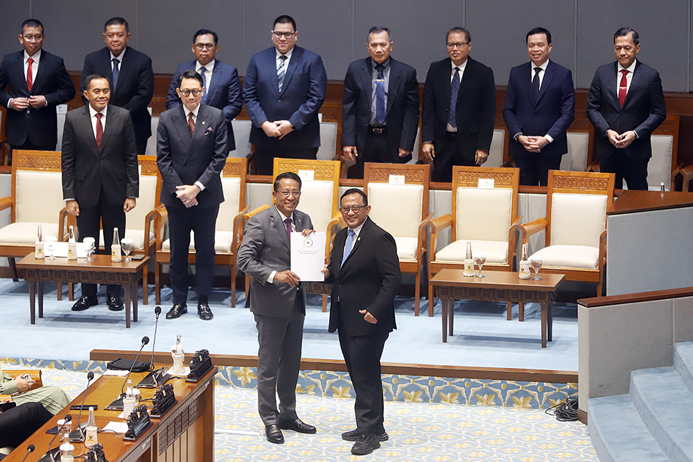 Rapat Paripurna DPR menyetujui RUU tentang pengesahan nota kesepahaman bidang ketahanan. (BeritaNasional/Elvis Sendouw)