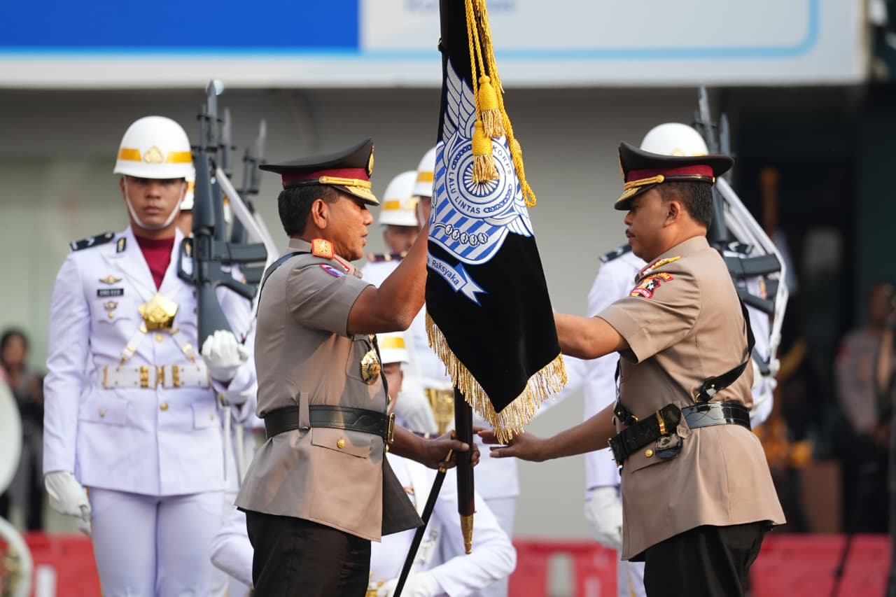 Kakorlantas Polri Irjen Agus Suryonugroho serah terima jabatan ke Irjen Pol. Wibowo. (BeritaNasional/Humas Polri)
