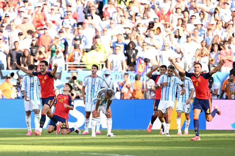 Pertandingan Spanyol vs Argentina. (Foto/FIFA)