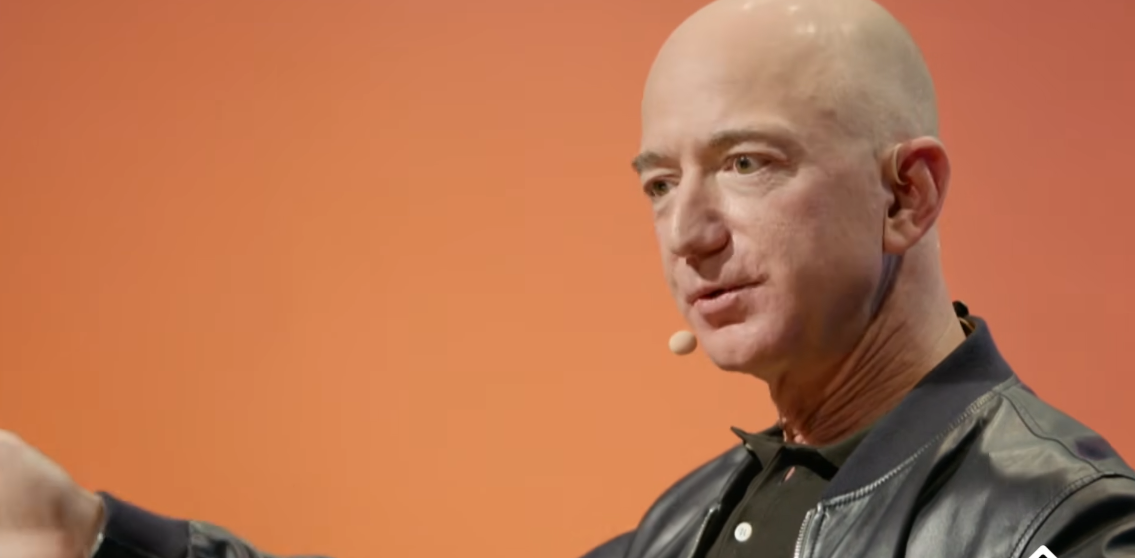Pendiri Amazon Jeff Bezos. (BeritaNasional/YouTube Summit)