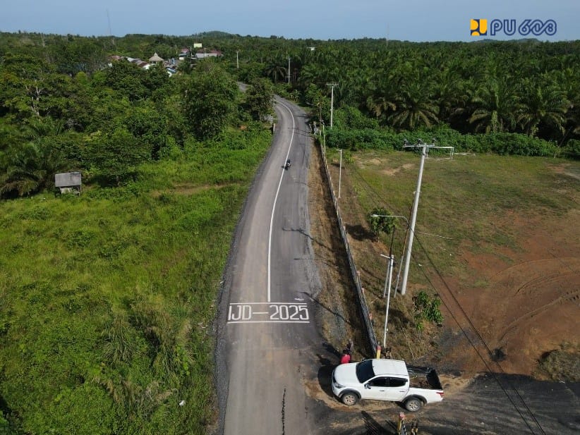 Jalan di Kotabaru Kalimantan Selatan. (BeritaNasional/KemenPU)
