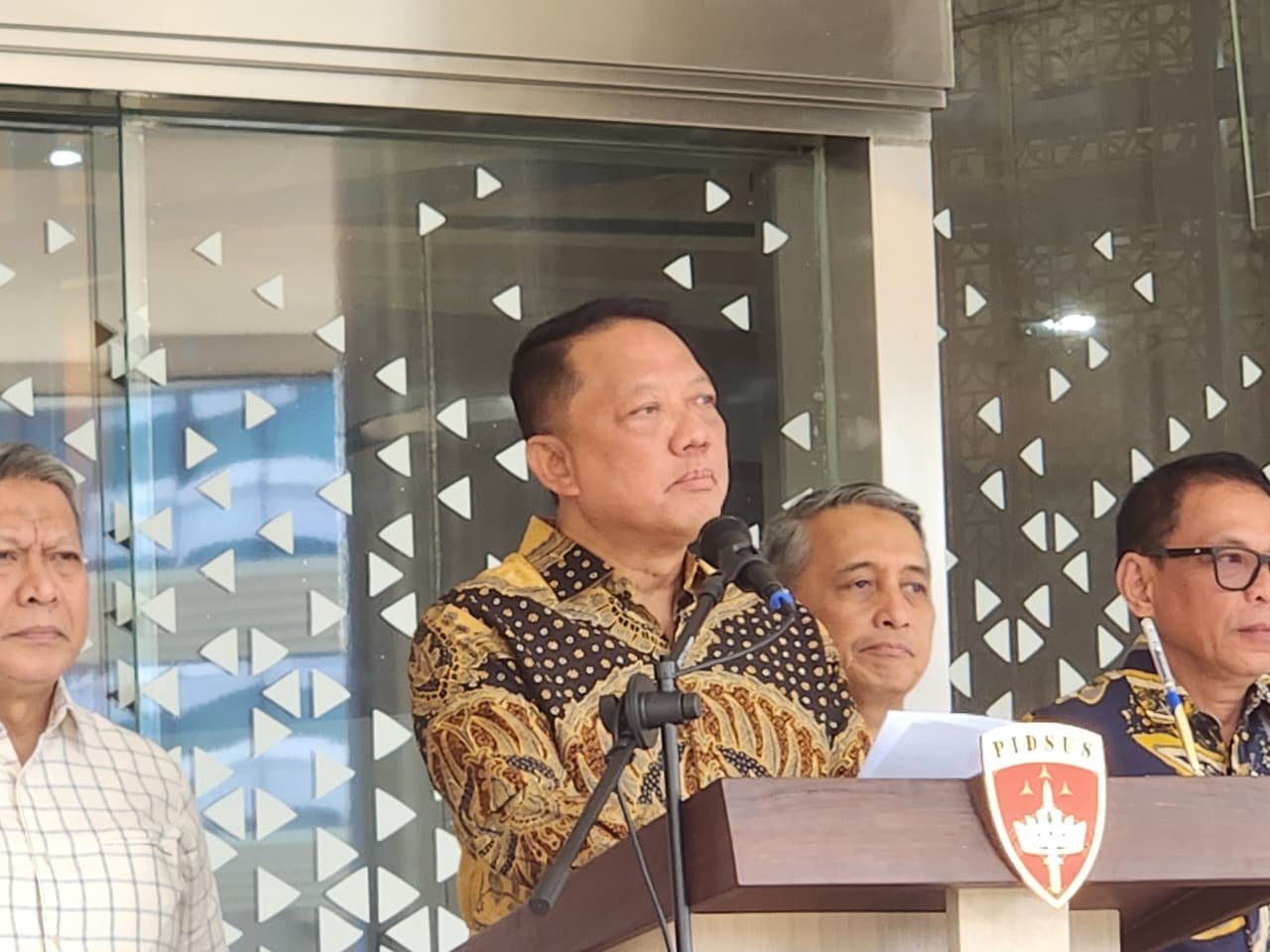 Jampidsus Kejagung Febrie Adriansyah berikan keterangan pers. (BeritaNasional/Panji)