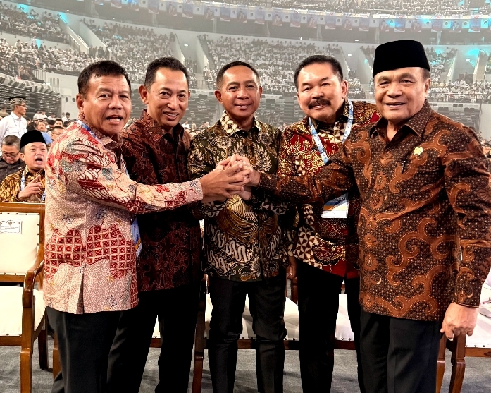 Kapolri, Panglima TNI hingga Jaksa Agung Kompak Berpegangan Tangan di Harkopnas. (Foto/istimewa)