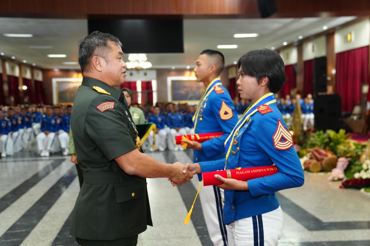 Kepala Staf Angkatan Darat (Kasad) Jenderal TNI Maruli Simanjuntak memberikan pembekalan kepada 511 Taruna/Taruni Akademi Militer. (Foto/Dispenad)