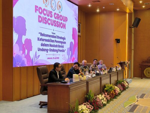 DPR menggelar FGD bertajuk Rekomendasi Strategis Keterwakilan Perempuan dalam Naskah Revisi Undang-Undang Pemilu. (BeritaNasional/Ahda)