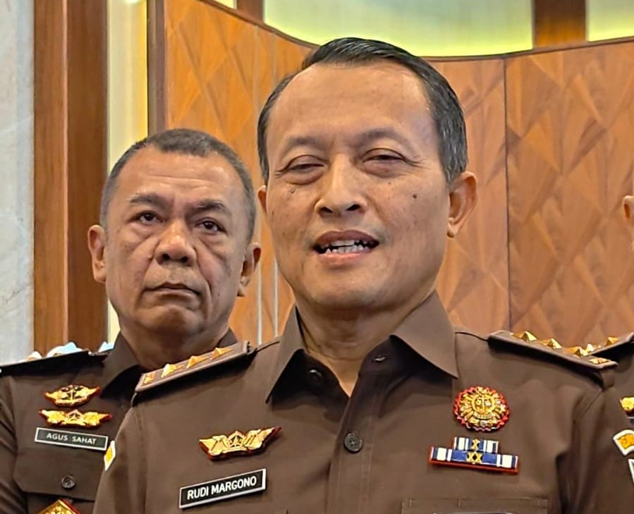 Jamwas Kejagung Rudi Margono saat diwawancarai. (BeritaNasional/Panji)