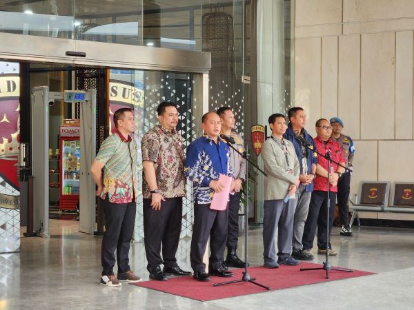Kejagung menggelar konferensi pers soal pemeriksaan tersangka Febrie Adriansyah di Gedung Jampidsus. (BeritaNasional/Panji)