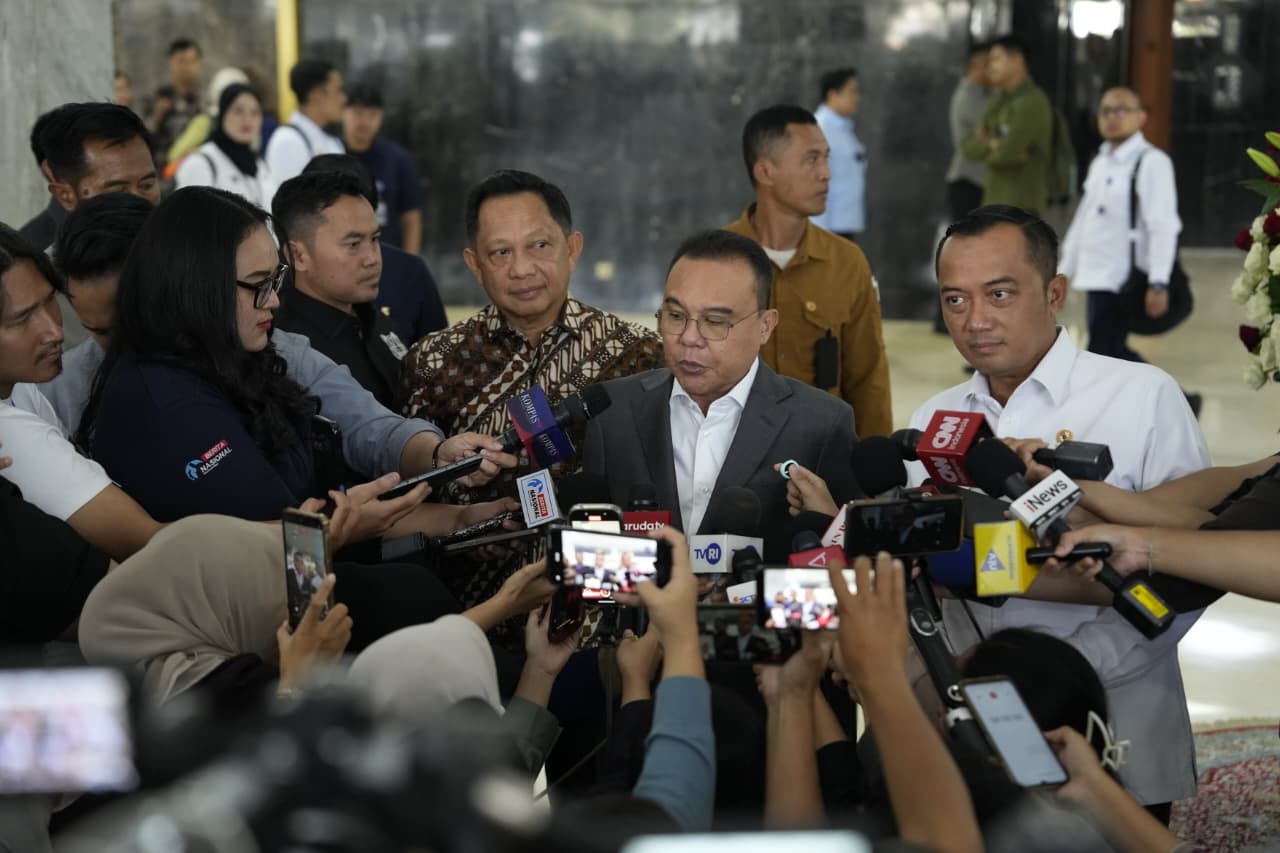 Wakil Ketua DPR RI Sufmi Dasco Ahmad saat memberikan keterangan pers. (Foto/istimewa)