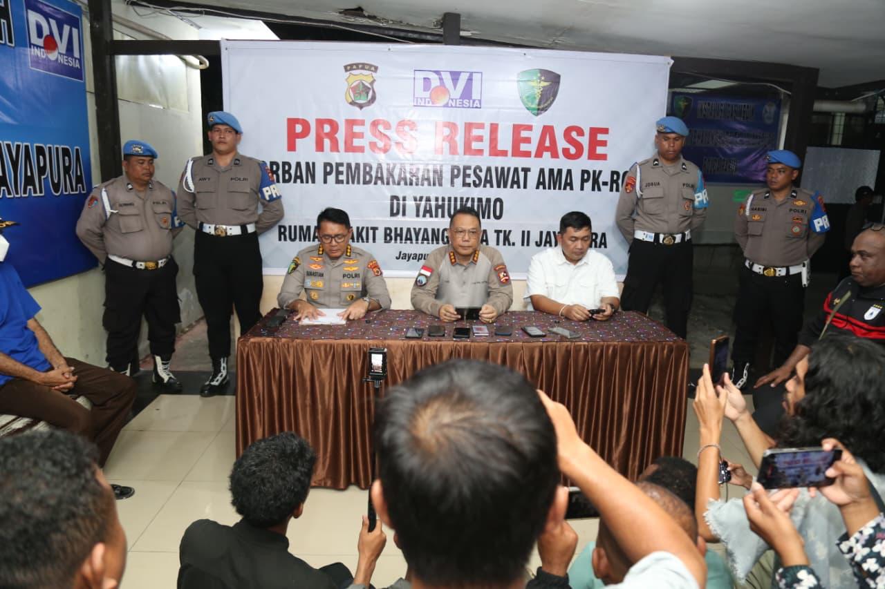 Satuan Tugas (Satgas) Operasi Damai Cartenz 2026 gelar konferensi pers terkait pembakaran pesawat AMA Air di Yakuhimo, di Jayapura, Papua. (BeritaNasional/Humas Polri)