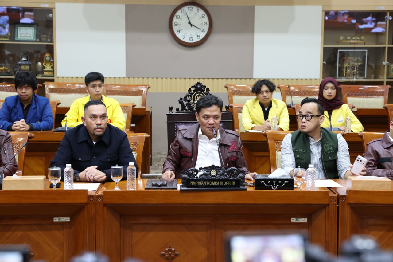 Ketua Komisi III DPR Habiburokhman bersama wakil ketua. (BeritaNasional/Elvis)