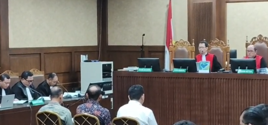 Jaksa KPK M Takdir Suhan membacakan dakwaan terdakwa sidang pejabat Direktorat Bea Cukai Kemenkeu. (BeritaNasional/tangkapan layar)